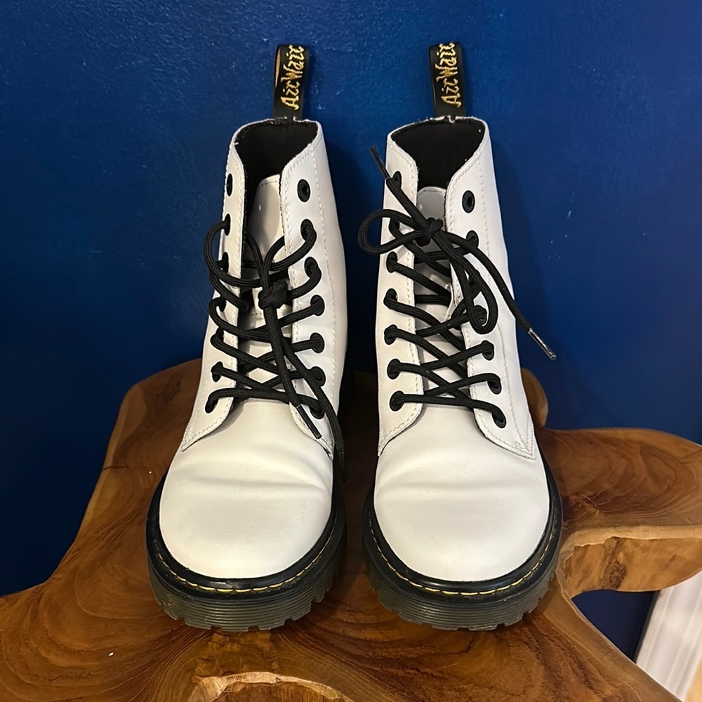 Women’s Dr. Martens Luana White Leather Lace Up Combat Boots Size 9